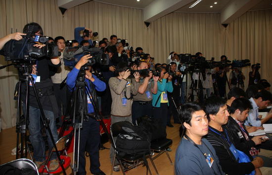 新闻网站将推行新闻记者证制度:网媒也有采编权了